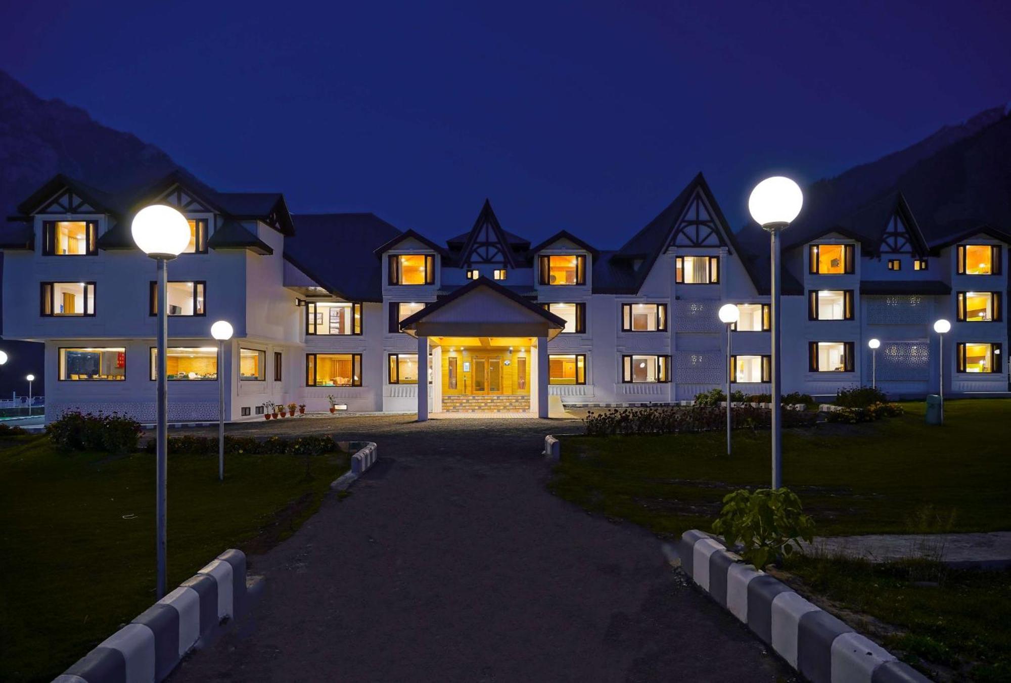 Country Inn Suites By Radisson Sonāmarg Dış mekan fotoğraf