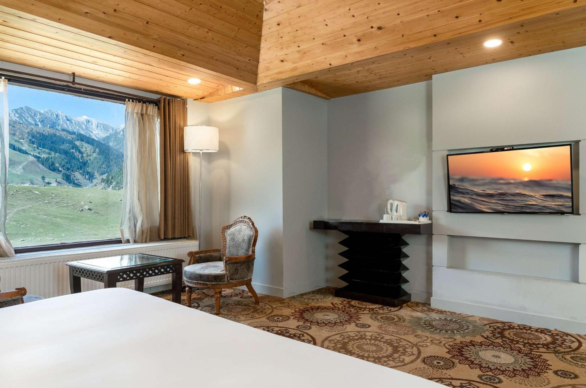 Country Inn Suites By Radisson Sonāmarg Dış mekan fotoğraf